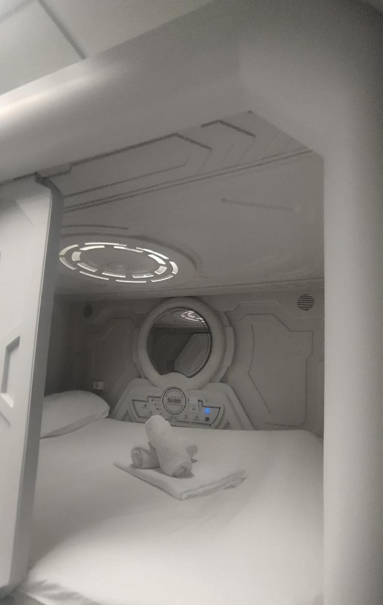 Air Hostel Capsules Airport Gavà Kültér fotó